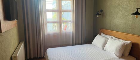 Habitación doble exclusiva | Caja de seguridad en la habitación y escritorio