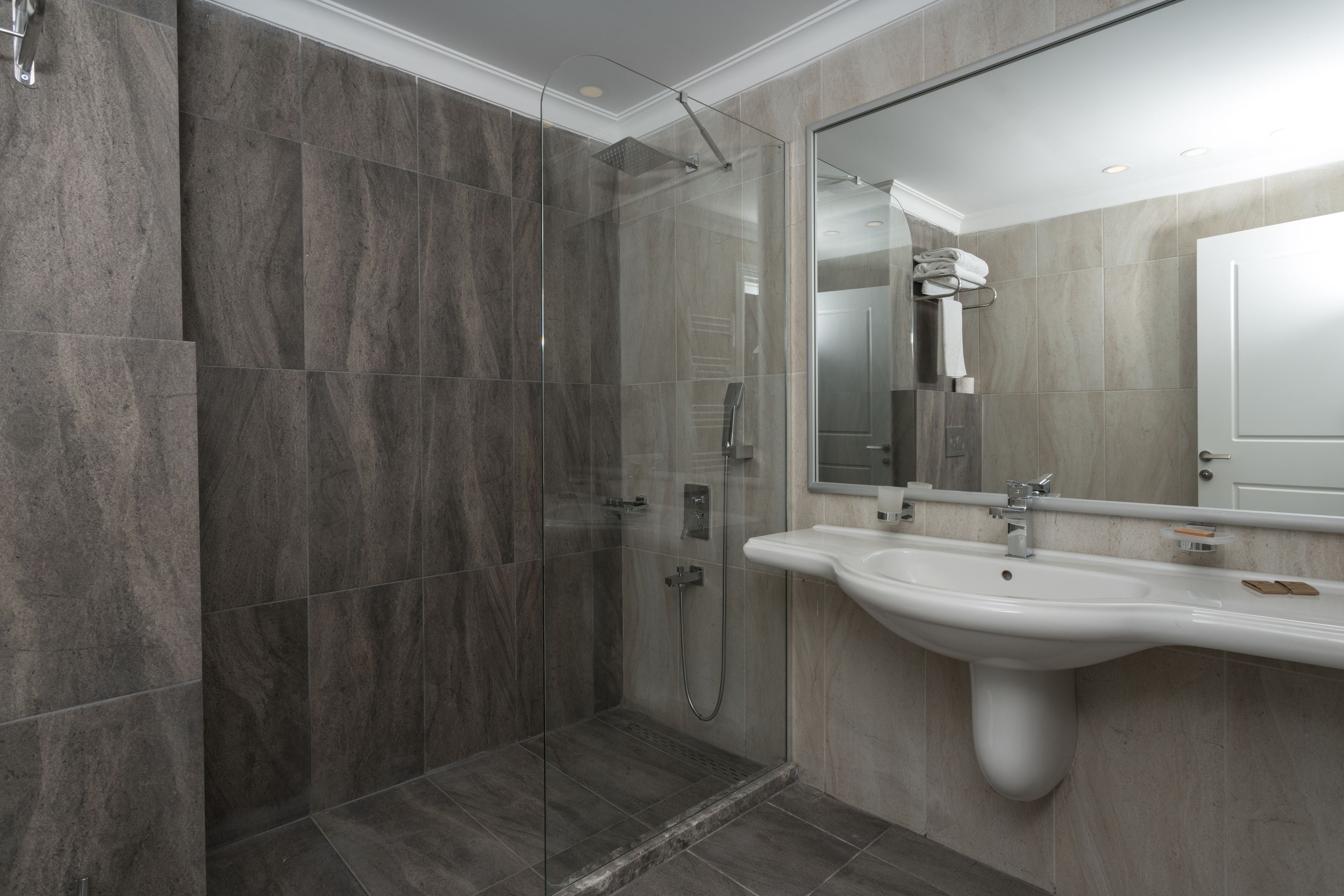 shower, rainfall showerhead, free toiletries, hair dryer