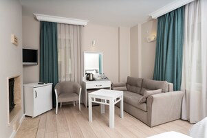 Superior Twin Room, Fireplace | In-room safe, desk, laptop workspace, free WiFi