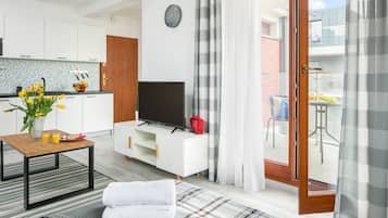 Comfort Studio, Balcony | Premium bedding, soundproofing, iron/ironing board, cribs/infant beds