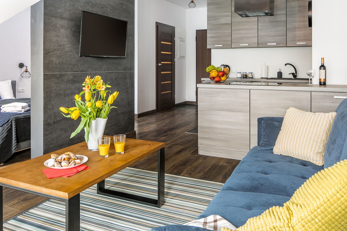 Deluxe appartement | Luxe beddengoed, geluiddichte muren, een strijkplank/strijkijzer