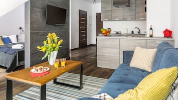 Deluxe Apartment | Premium bedding, soundproofing, iron/ironing board, cribs/infant beds