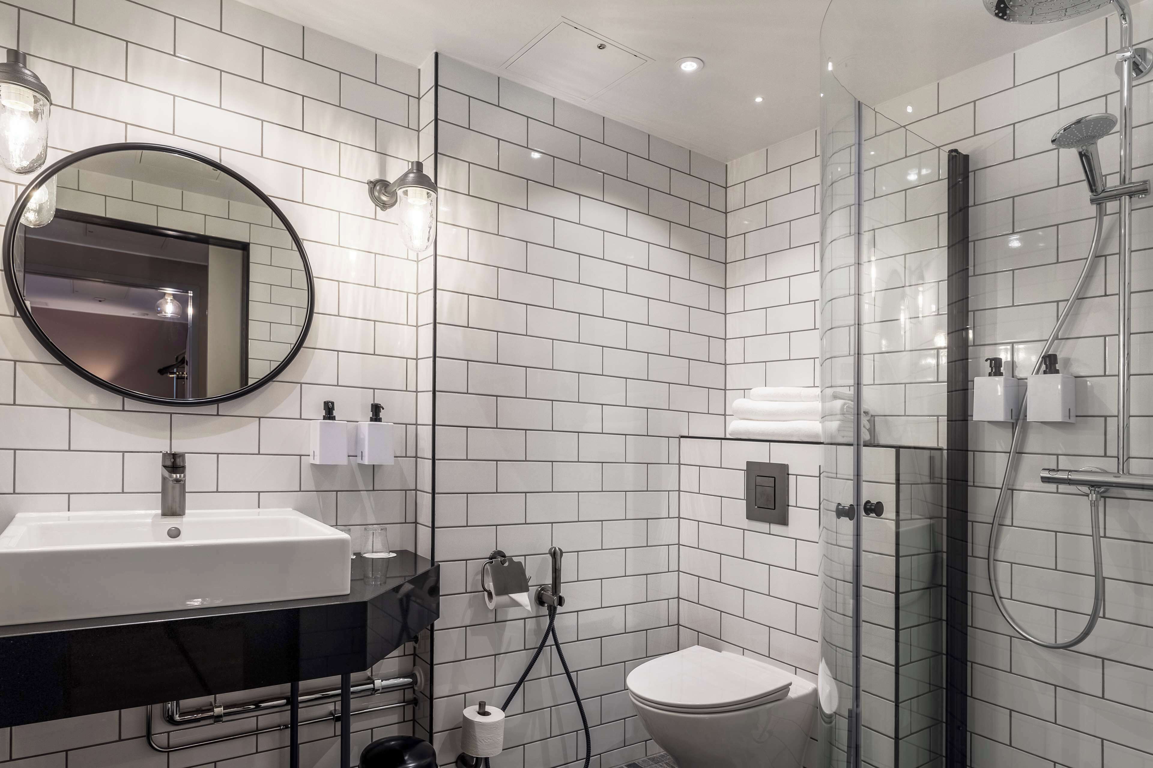 junior suite | minibar, in-room safe, desk, soundproofing