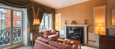 Suite Deluxe, 1 chambre, non-fumeur, cuisine | Aire de séjour | Téléviseur à écran plat, lecteur de DVD