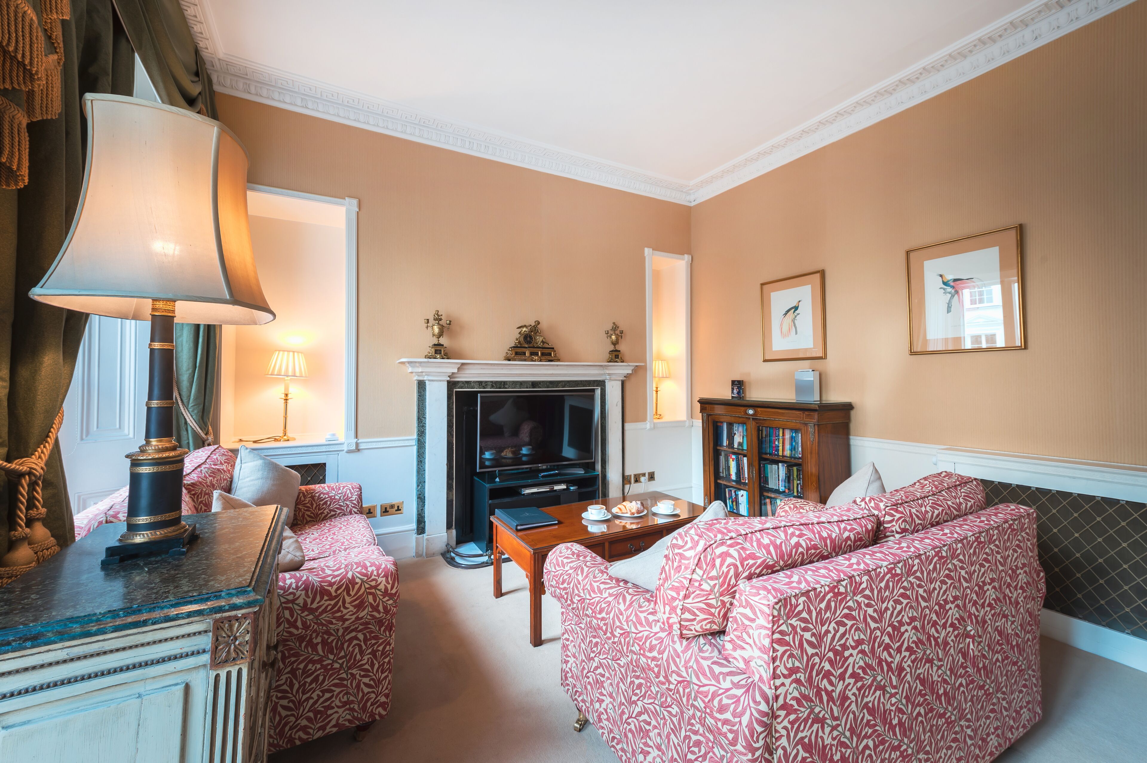 Deluxe suite, 1 slaapkamer, niet-roken, keuken | 1 slaapkamer, een kluis op de kamer, een bureau