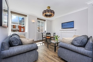 Apartament tradicional, 2 dormitoris, no fumadors, cuina | 1 dormitori, caixa forta a l'habitació i escriptori