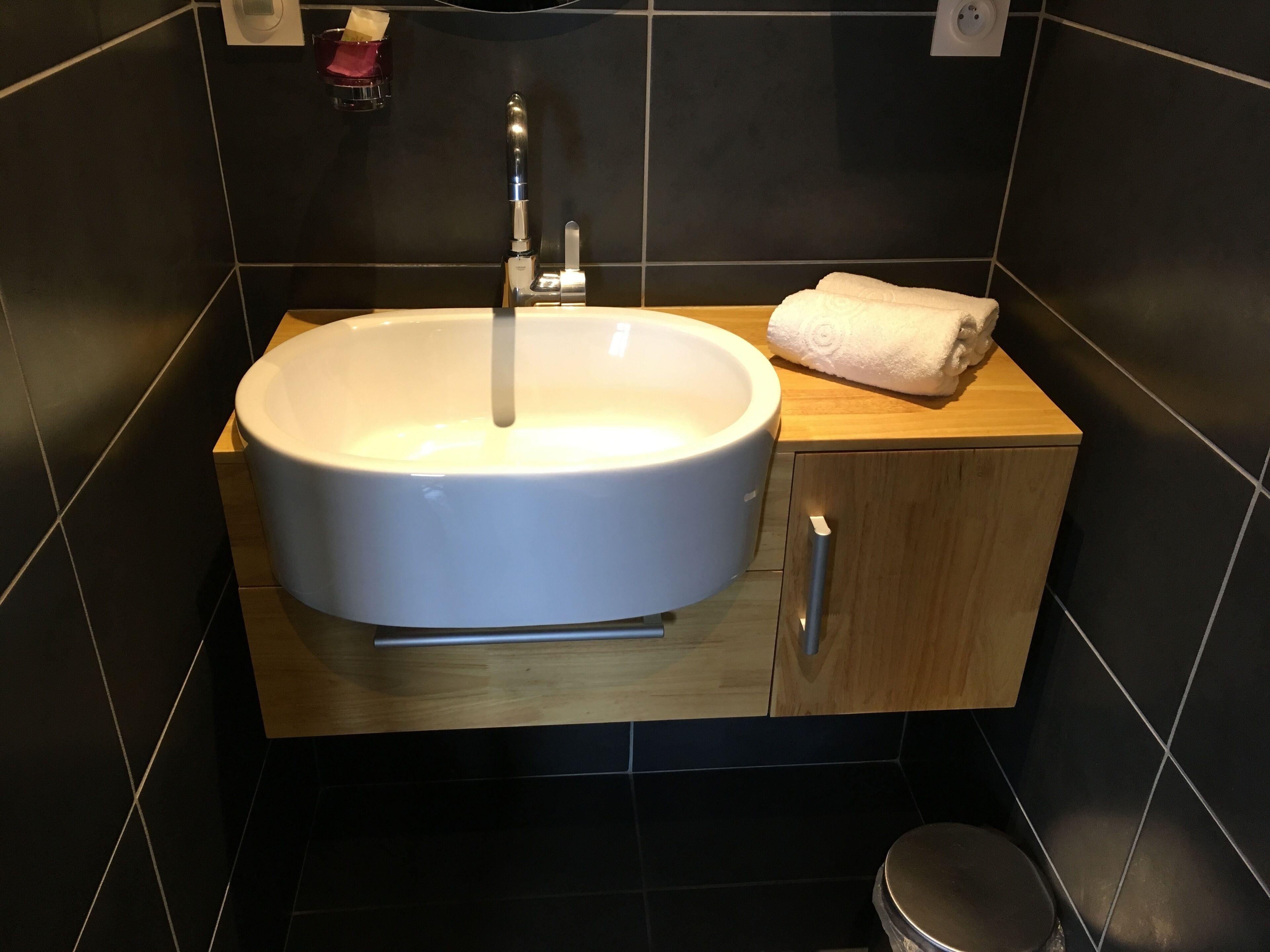 comfort double room (+) | bathroom | shower, free toiletries, hair dryer, towels
