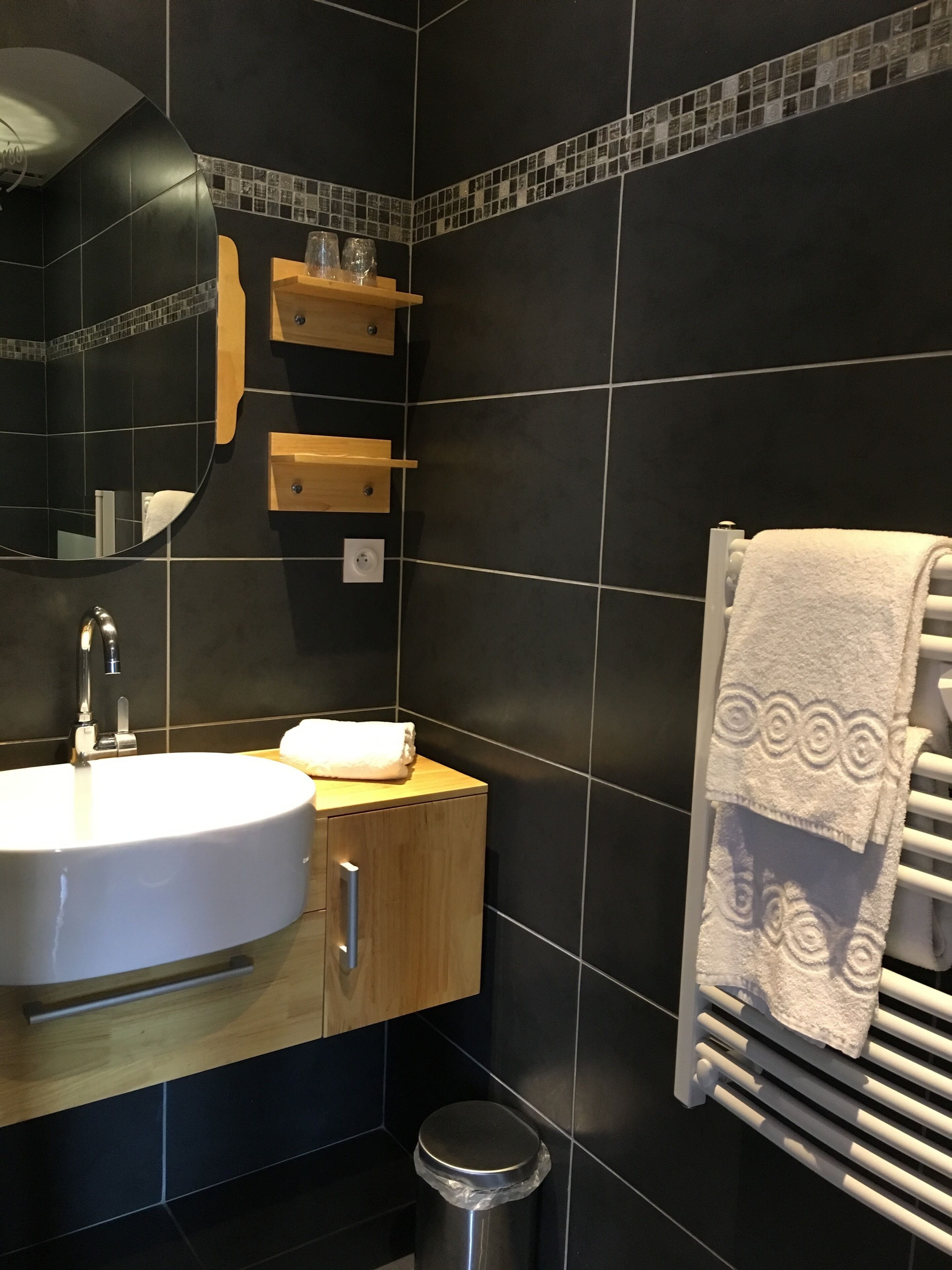 comfort double room (+) | bathroom | shower, free toiletries, hair dryer, towels