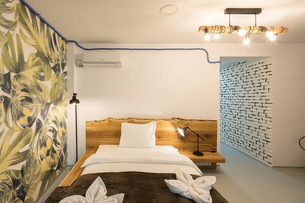 Chambre Double Supérieure, balcon | Coffres-forts dans les chambres, bureau, fer et planche à repasser