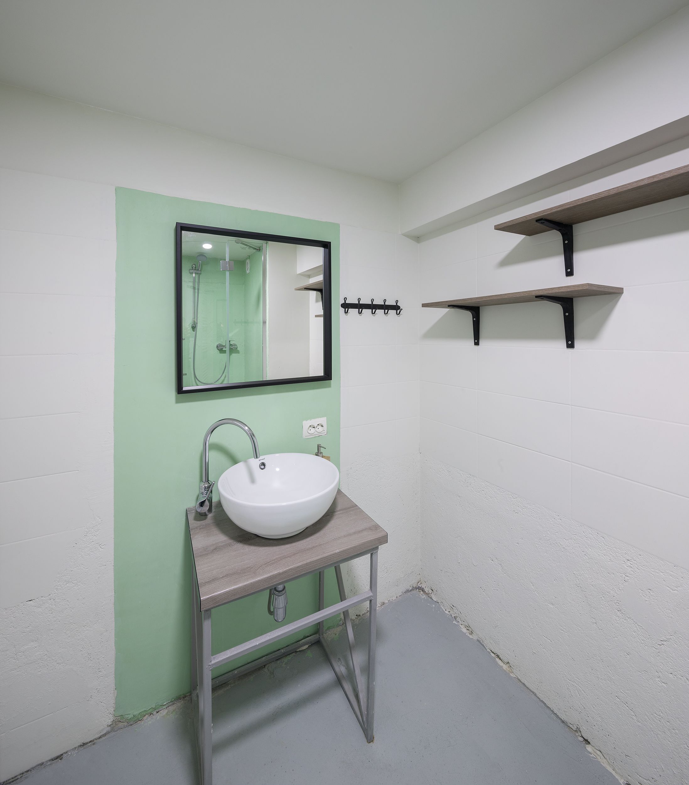 basic shared dormitory | bathroom sink