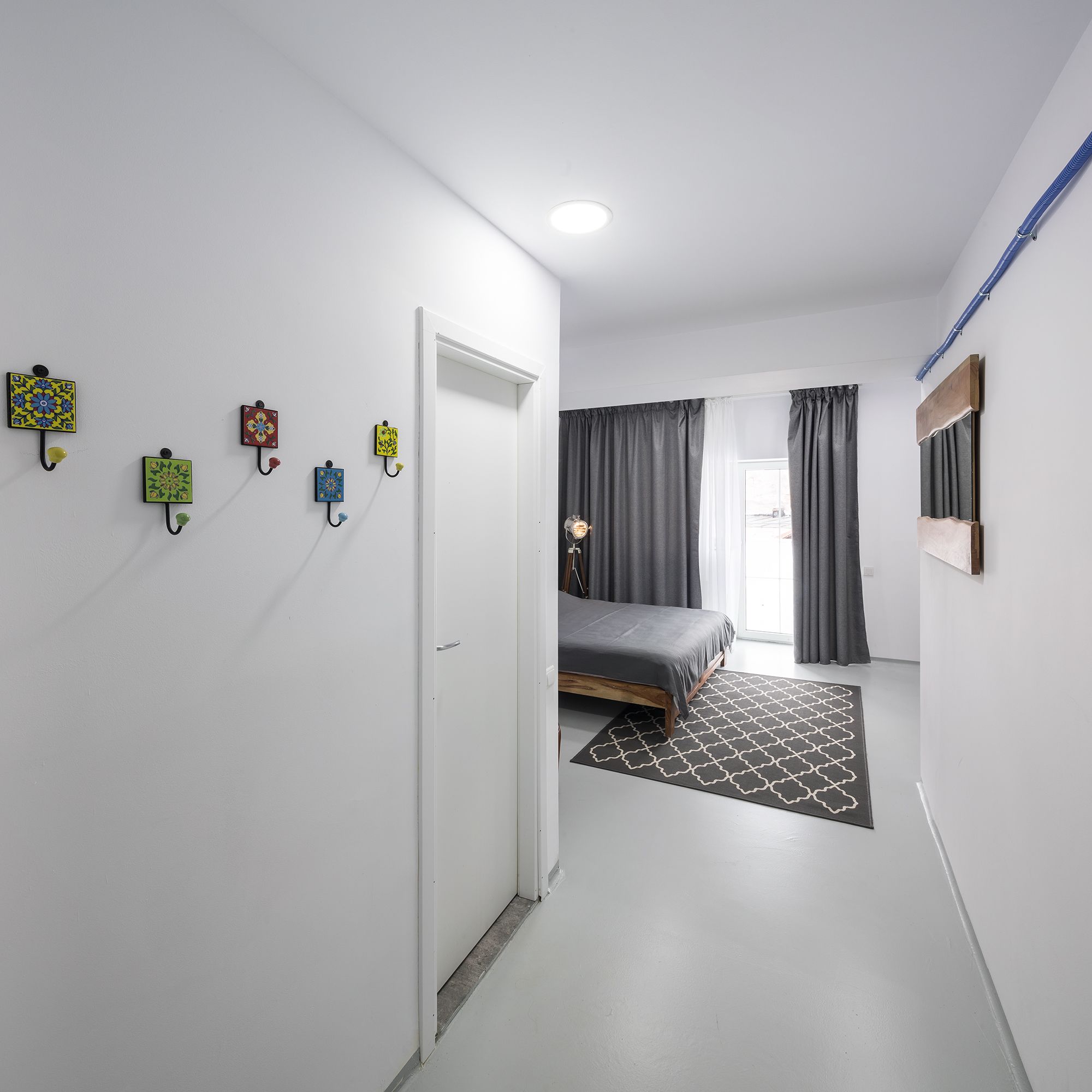 basic double room, 1 queen bed | in-room safe, desk, iron/ironing board, free wifi