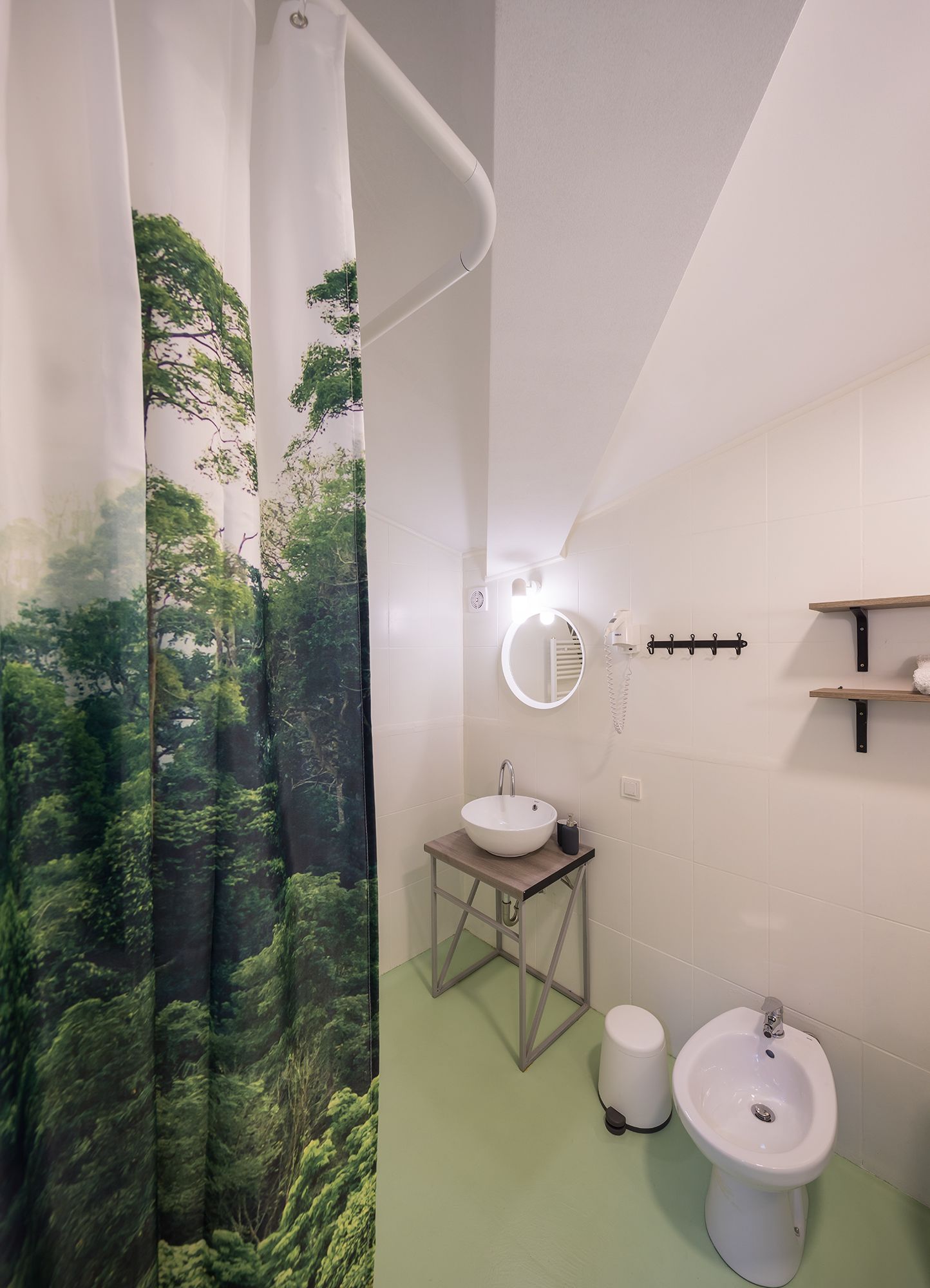 basic shared dormitory | bathroom sink