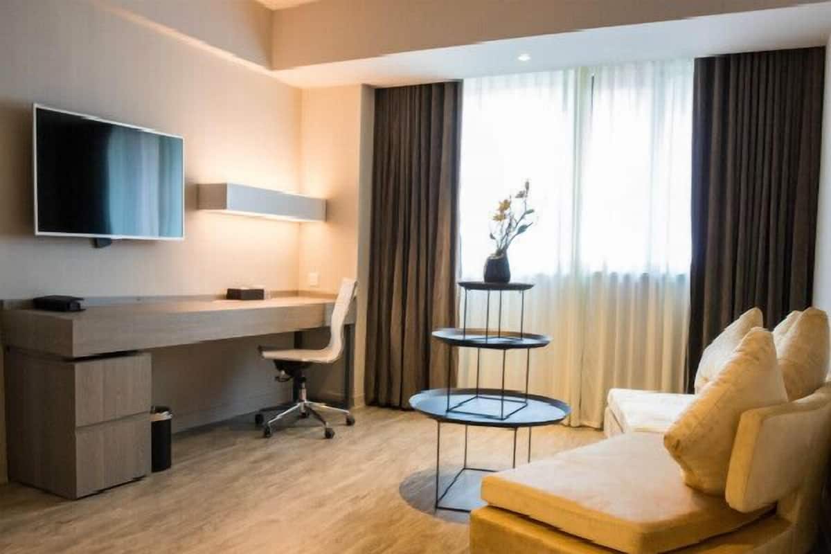 Suite (Ultra Sassy Double) | Zona de estar | Una televisión