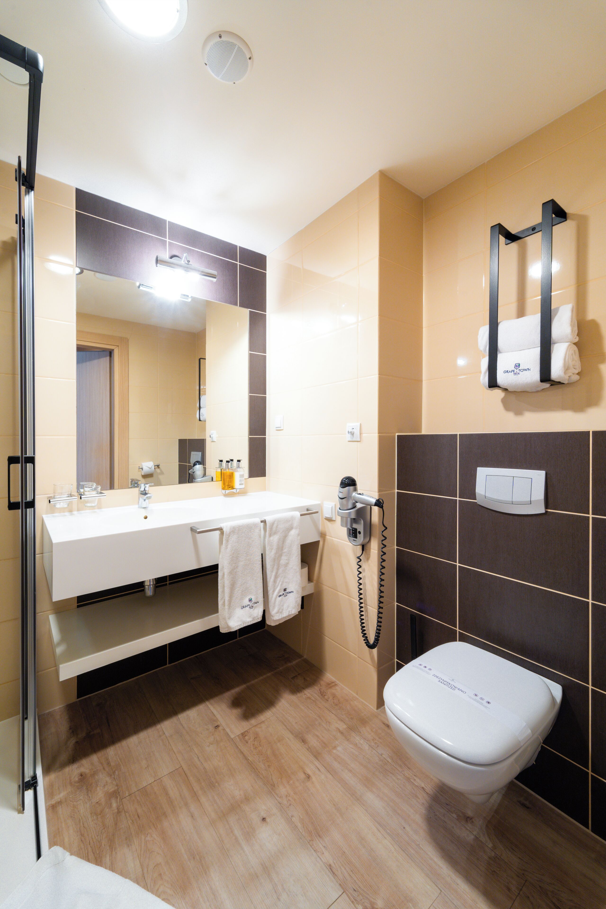 premium twin room, 2 single beds | bathroom | free toiletries, hair dryer, towels