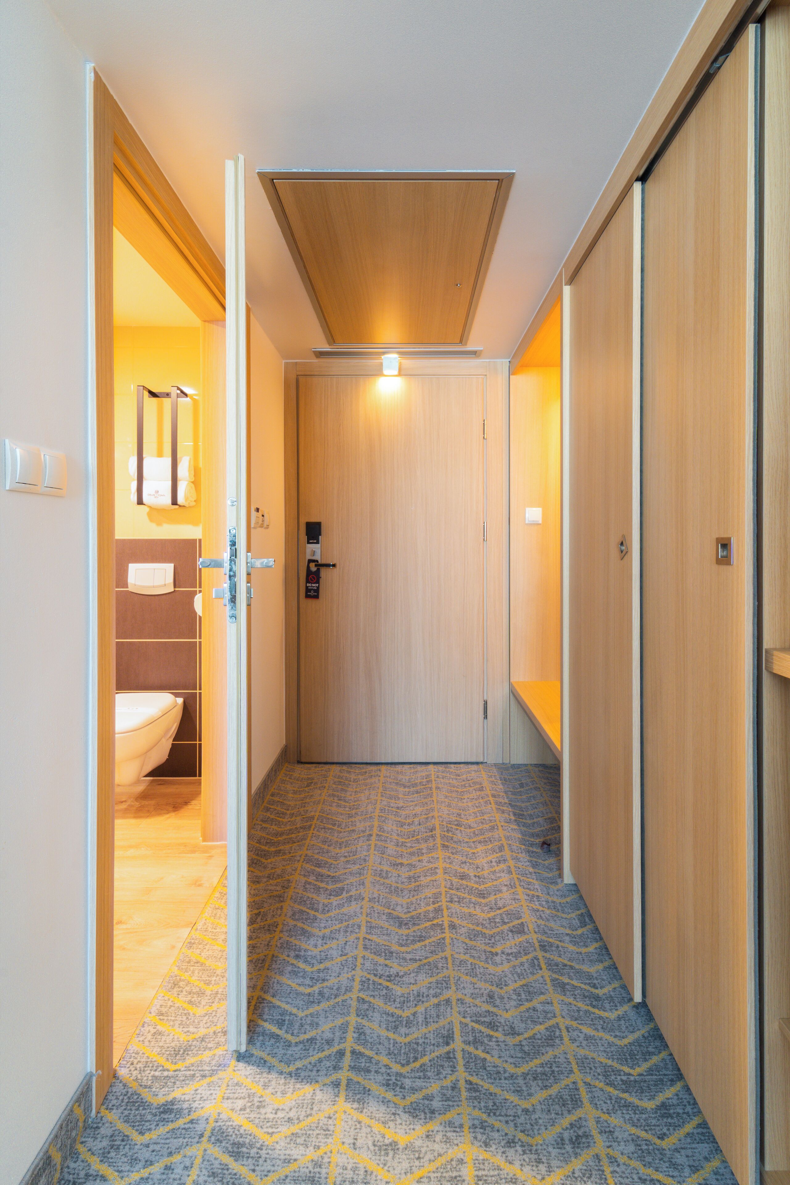 premium twin room, 2 single beds | premium bedding, in-room safe, desk, blackout curtains