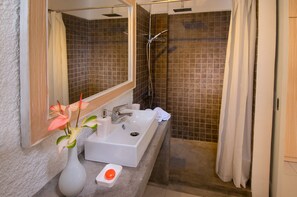 Apartament | Bany | Dutxa, assecador de cabells i tovalloles 