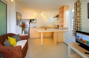 Lodge, 1 Bedroom, Garden View, Garden Area | Private kitchen | Fridge, microwave, oven, dishwasher - Gardens Retreat (Grand-Baie)