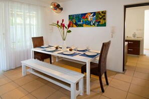 In-room dining - Gardens Retreat (Grand-Baie)