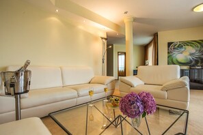 Suite (with Free underground parking) - Europe Hotel Sofia (Sofia)