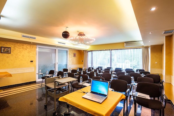 Meeting facility