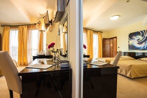 Desk, soundproofing, free cots/infant beds, free WiFi - Europe Hotel Sofia (Sofia)