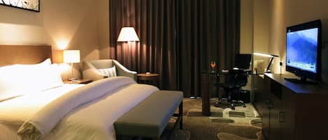 Premium bedding, minibar, in-room safe, soundproofing