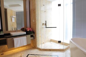 Doccia, set di cortesia gratuito, asciugacapelli, pantofole