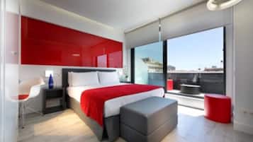Camera doppia, 1 letto queen, terrazzo | Una cassaforte in camera, insonorizzazione, Wi-Fi gratuito, lenzuola