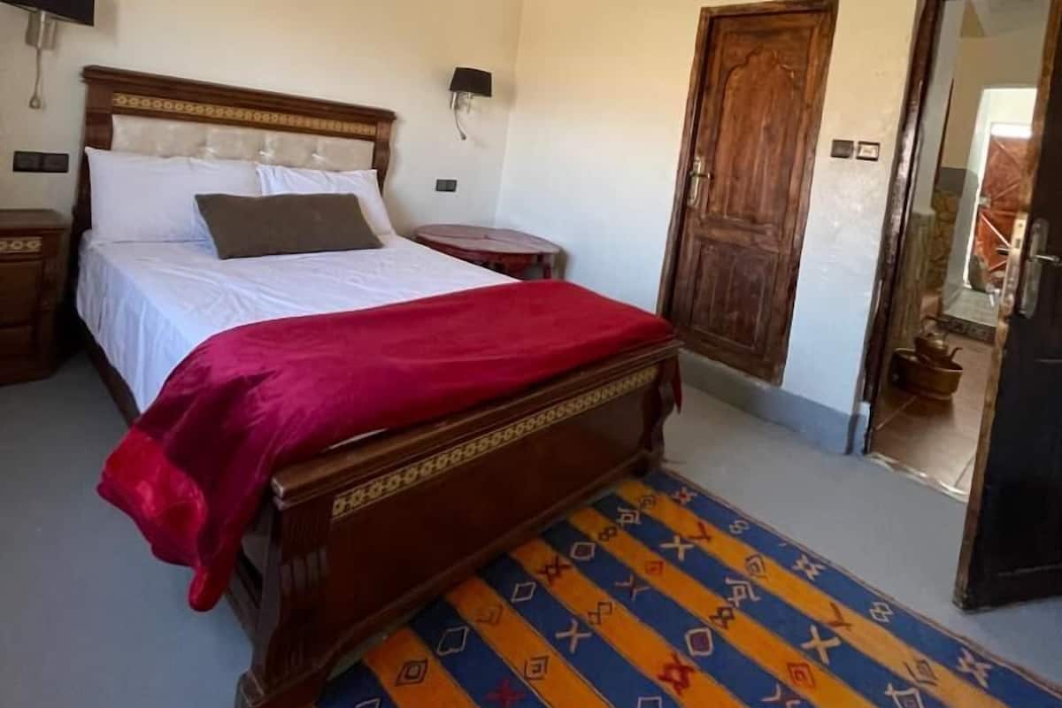 Habitación clásica con 1 cama matrimonial o 2 individuales, 2 habitaciones | Ropa de cama de alta calidad, escritorio, wifi gratis y ropa de cama