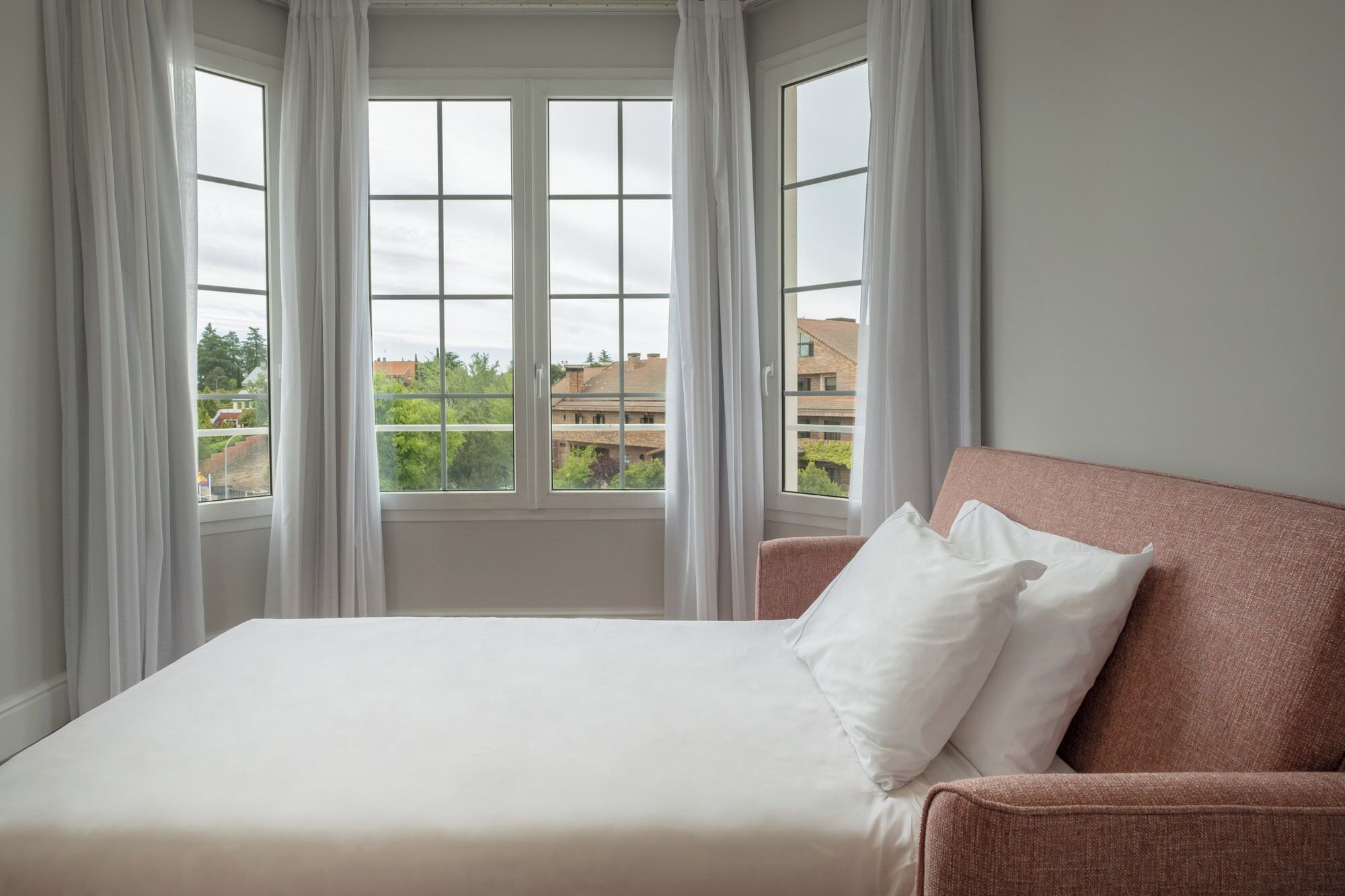 junior suite (triple) | minibar, in-room safe, desk, blackout curtains