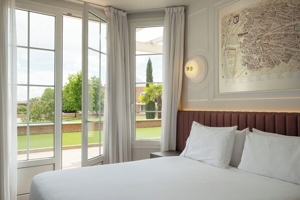 Minibar, in-room safe, desk, blackout drapes - Exe Zarzuela Park (Madrid)