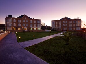 Front of property - evening/night - Exe Zarzuela Park (Madrid)