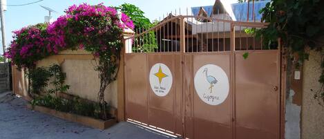 Entrada al alojamiento