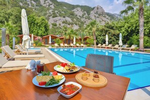 Daily full breakfast (EUR 6 per person) - Dolunay Apart Otel (Kemer)