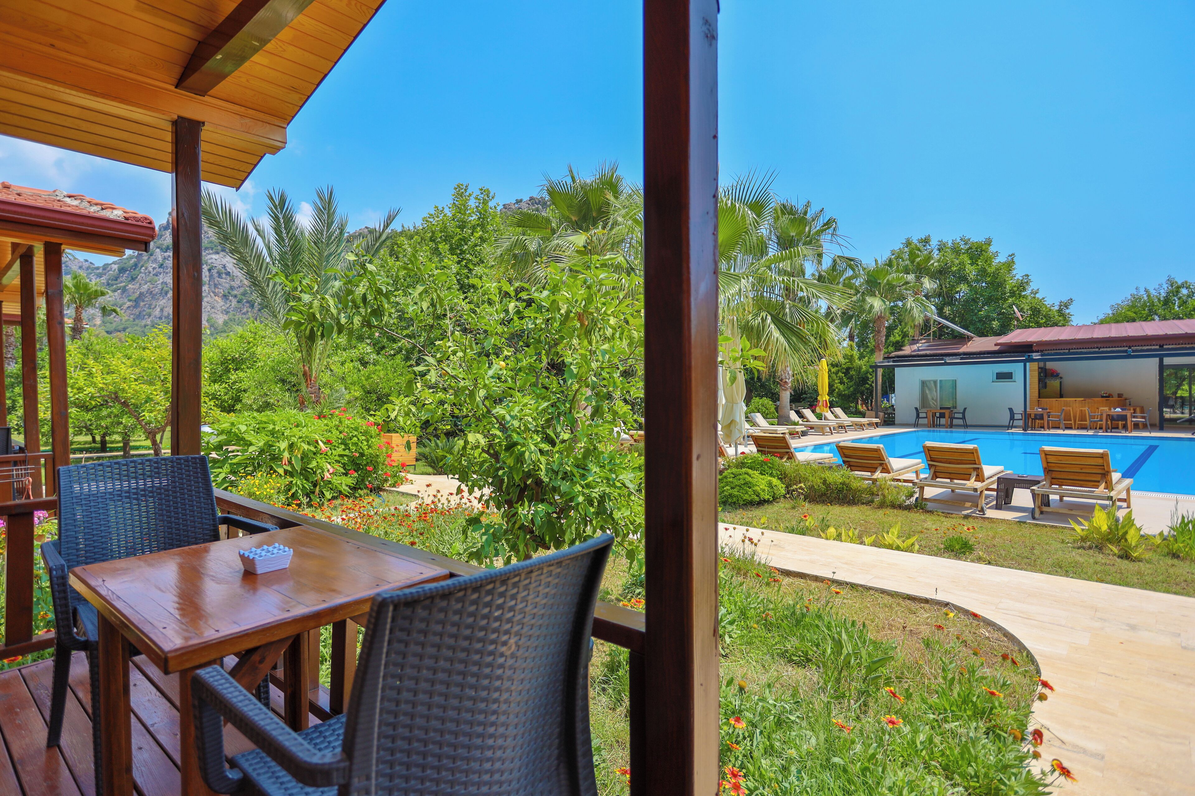 Classic Tree House | Desk, soundproofing, free WiFi