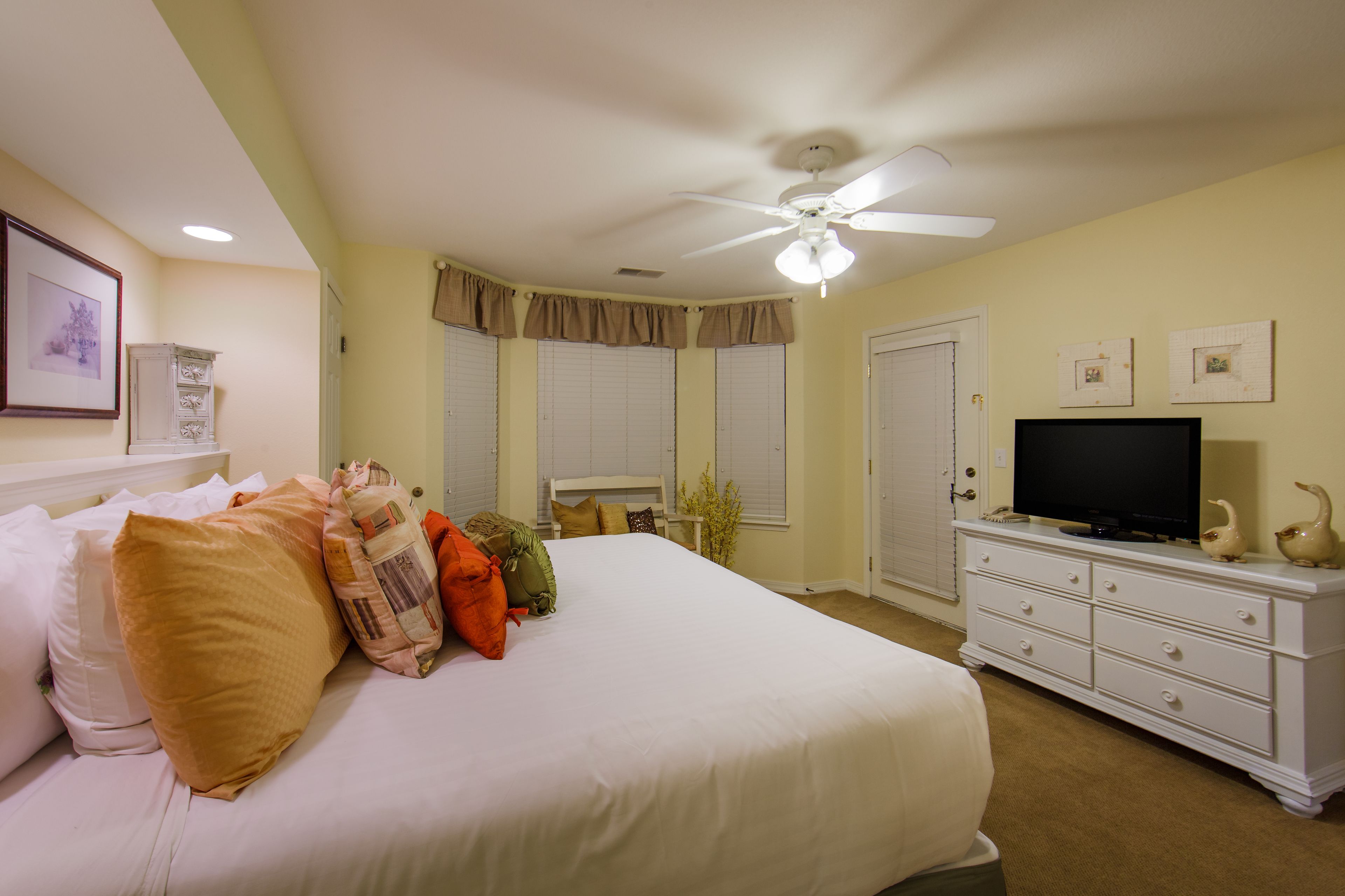 1 bedroom, in-room safe, iron/ironing board, free cots/infant beds