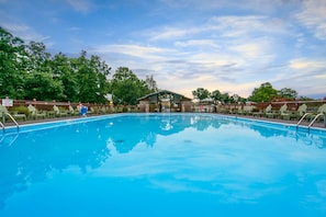 Indoor pool, 4 outdoor pools, pool umbrellas, sun loungers