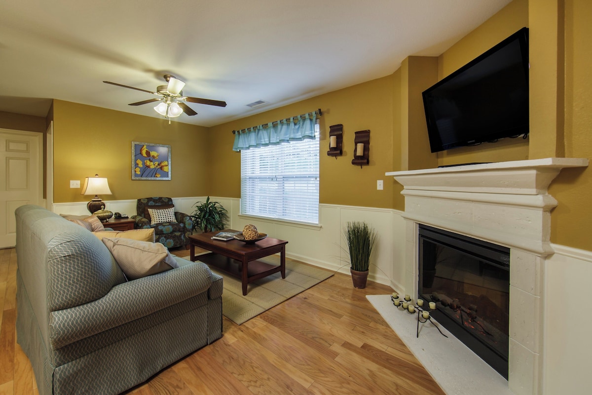 Villa, 1 Bedroom (1 King Bed) | In-room safe, iron/ironing board, free cots/infant beds, bed sheets