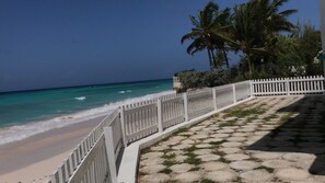 Beach/ocean view - Maxwell Beach Apartment (Oistins)