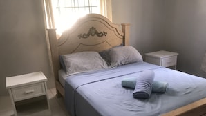 Interior detail - Maxwell Beach Apartment (Oistins)