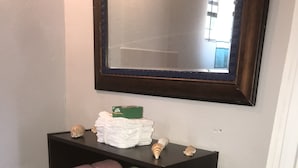 Interior detail - Maxwell Beach Apartment (Oistins)
