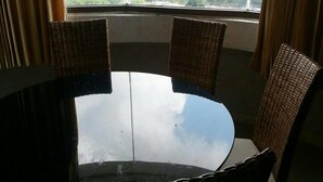 VIP Room | 客室内のダイニングエリア