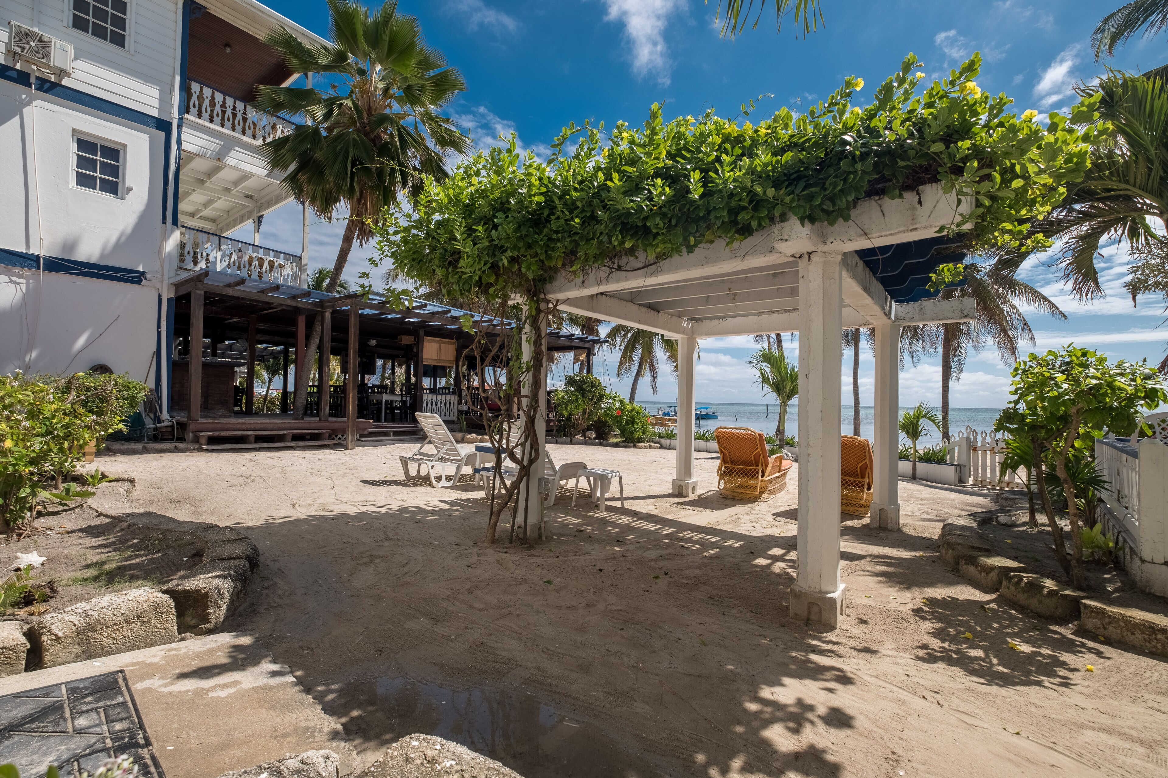 San Pedro Holiday Hotel