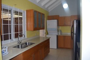 Room | Private kitchen | Fridge, microwave, oven, stovetop - Richmond Estate (St. Ann's Bay)