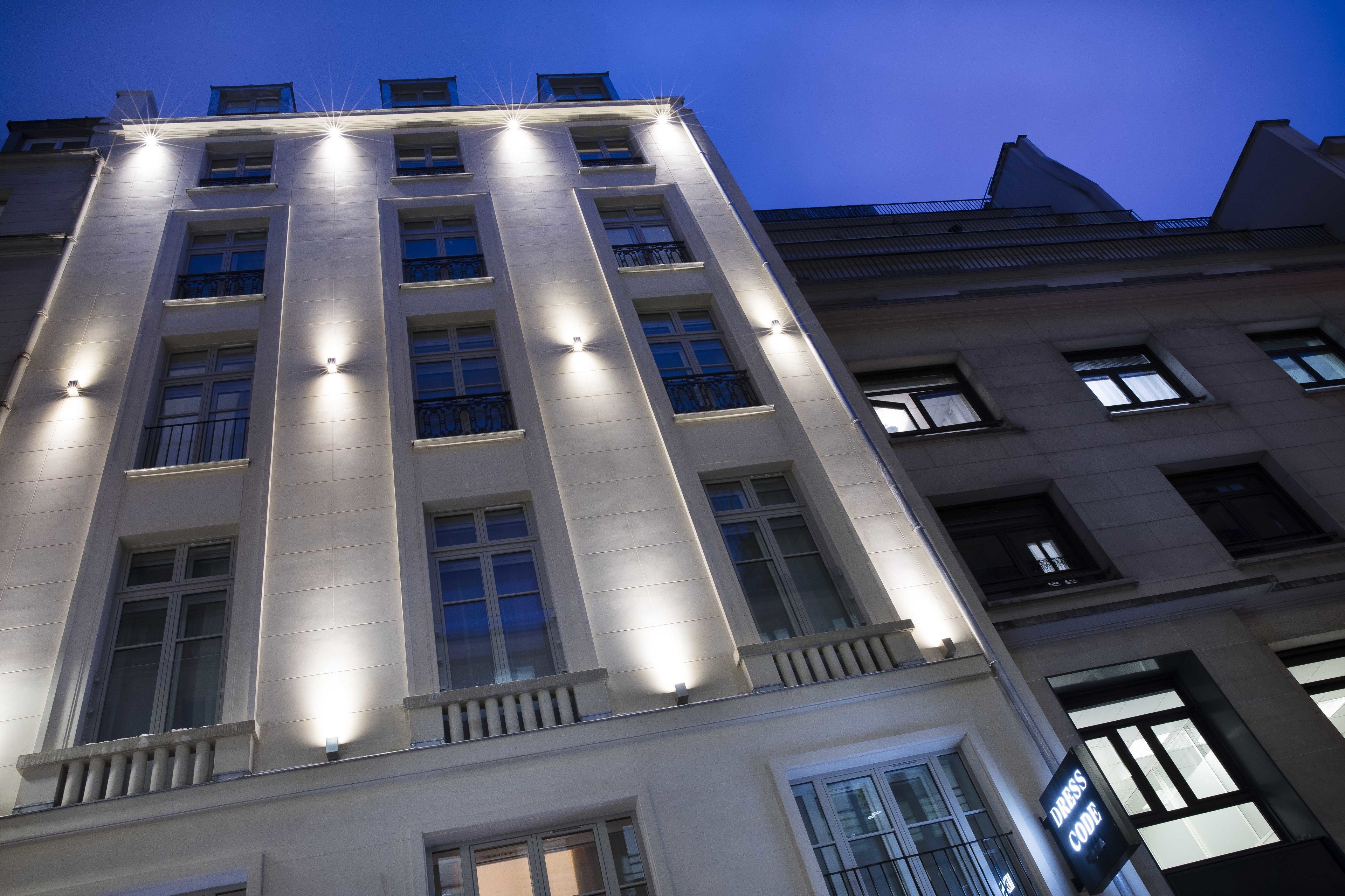 Voorkant accommodatie - avond/nacht