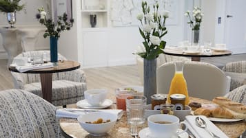 Frokostbuffé hver dag (EUR 20 per person)