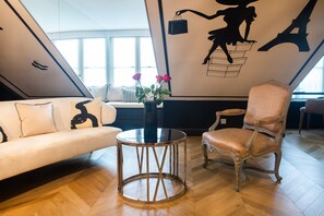 Junior Suite | Minibar, in-room safe, desk, soundproofing - Hôtel Dress Code (Paris)