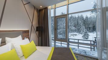 Suite « Premier », 1 lit double, baignoire à jets | Vue de la chambre