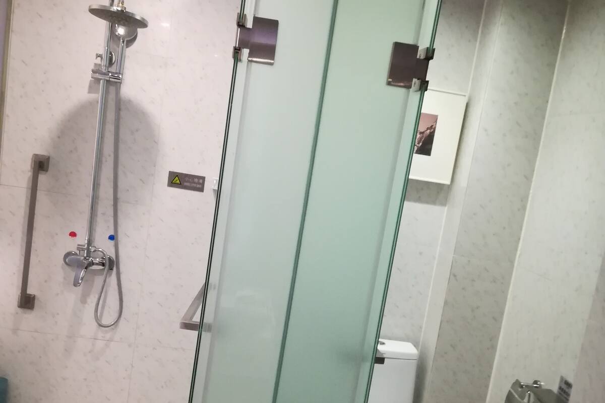 Regadera, regadera tipo lluvia, amenidades de baño gratuitas