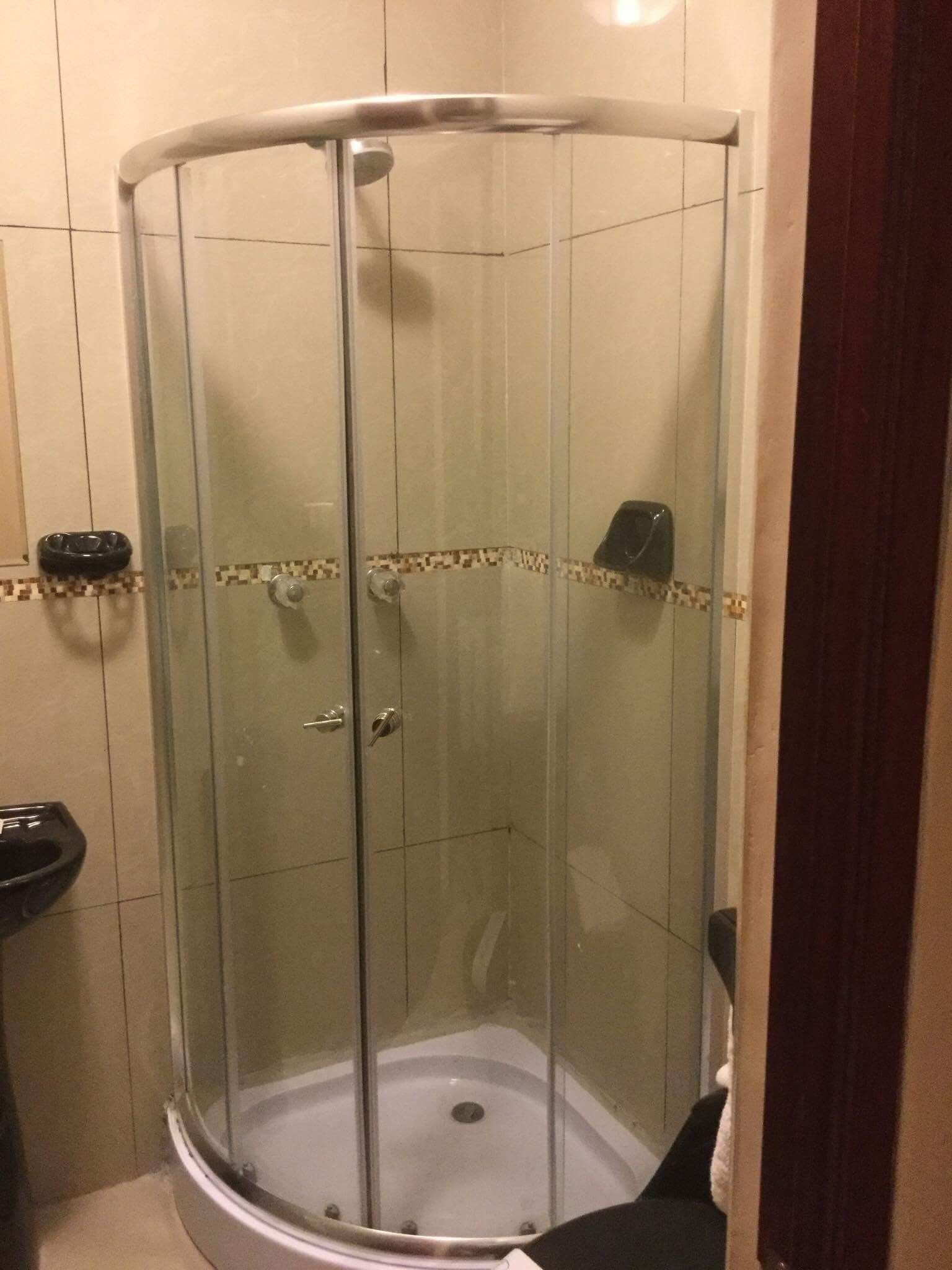 double room, 1 double bed, air conditioning | bathroom shower